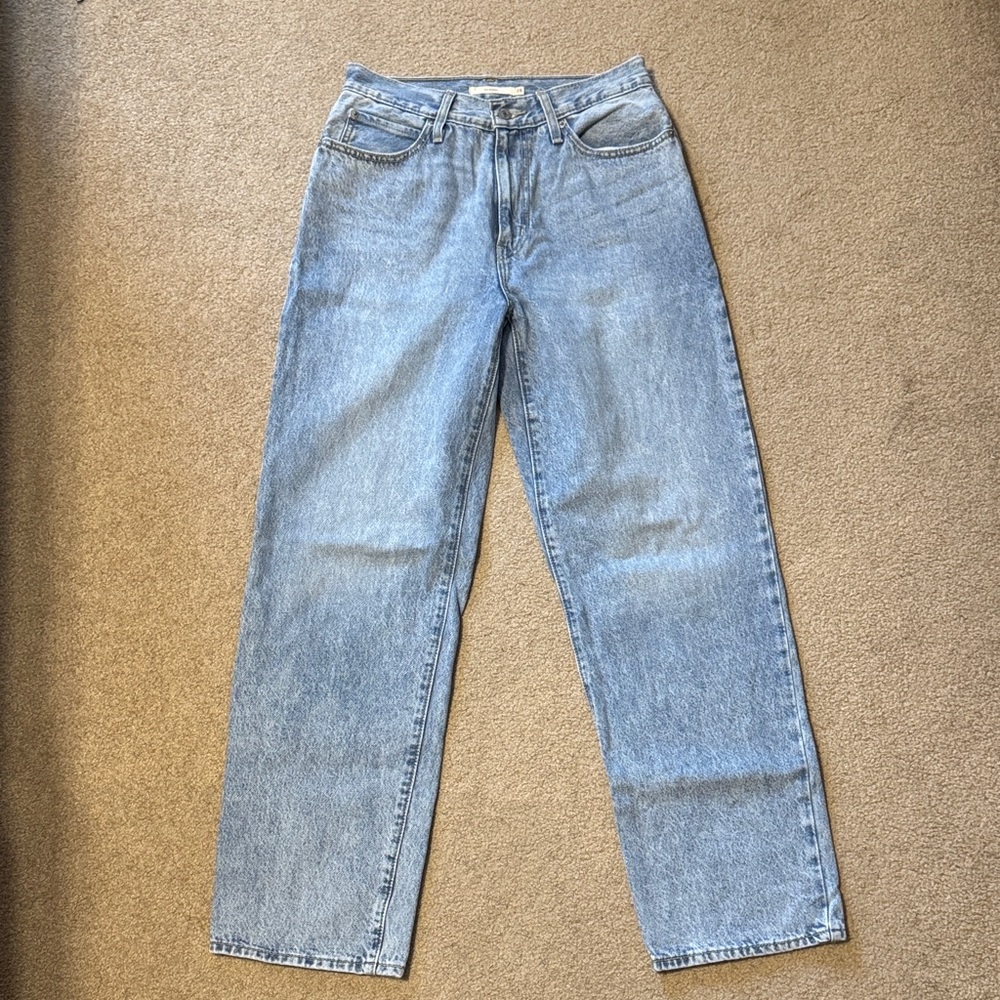 Levi's Light Blue ‘94 baggy Straight Leg Jeans, size 28, 30 inch inseam - Picture 2 of 5